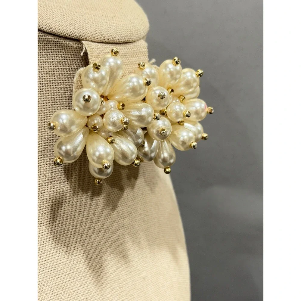 Vontage Large Imitation Pearl Cluster Earrings Cream Gold Tone Clip On Floral 2